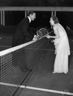 Clark Gable and Carole Lombard playing tennis