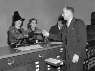 Ria receiving her divorce decree in Las Vegas